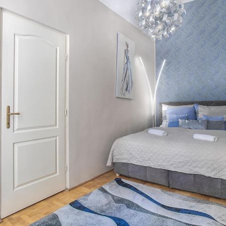 Free Garage Parking, Ac And Bikes In The Downtown Appartement Boedapest Buitenkant foto