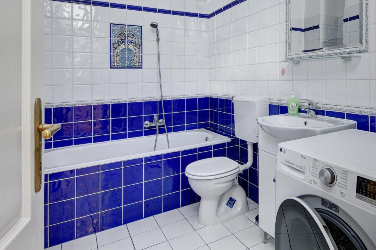 Free Garage Parking, Ac And Bikes In The Downtown Appartement Boedapest Buitenkant foto