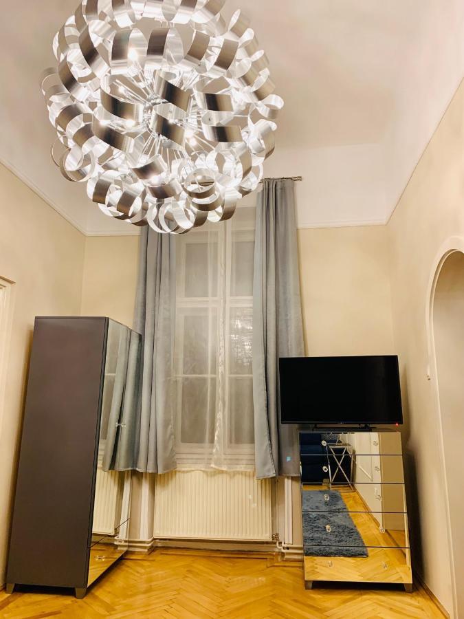 Free Garage Parking, Ac And Bikes In The Downtown Appartement Boedapest Buitenkant foto