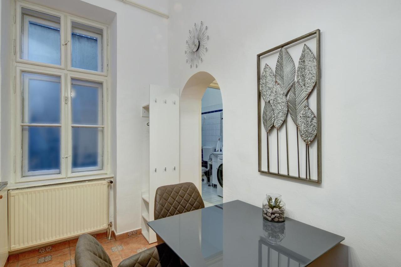 Free Garage Parking, Ac And Bikes In The Downtown Appartement Boedapest Buitenkant foto