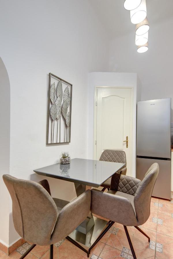 Free Garage Parking, Ac And Bikes In The Downtown Appartement Boedapest Buitenkant foto